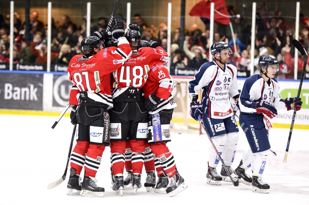 04 SPORS Hockey derby 01